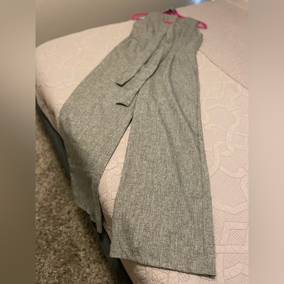 Elegant Gray Women's Jumpsuit - Picture 1 of 11